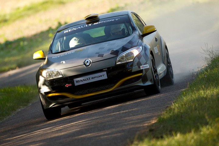 Rallyepilot Carsten Mohe geht mit neuem Renault Megane RS in der DRM an den Start Rallyepilot Carsten Mohe geht mit neuem Renault Megane RS in der DRM an den Start