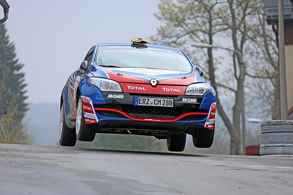 Carsten Mohe und Sebastian Walker feiern Klassensieg im Renault Mégane R.S. vor heimischem Publikum bei der Rallye Erzgebirge Carsten Mohe und Sebastian Walker feiern Klassensieg im Renault Mégane R.S. vor heimischem Publikum bei der Rallye Erzgebirge
