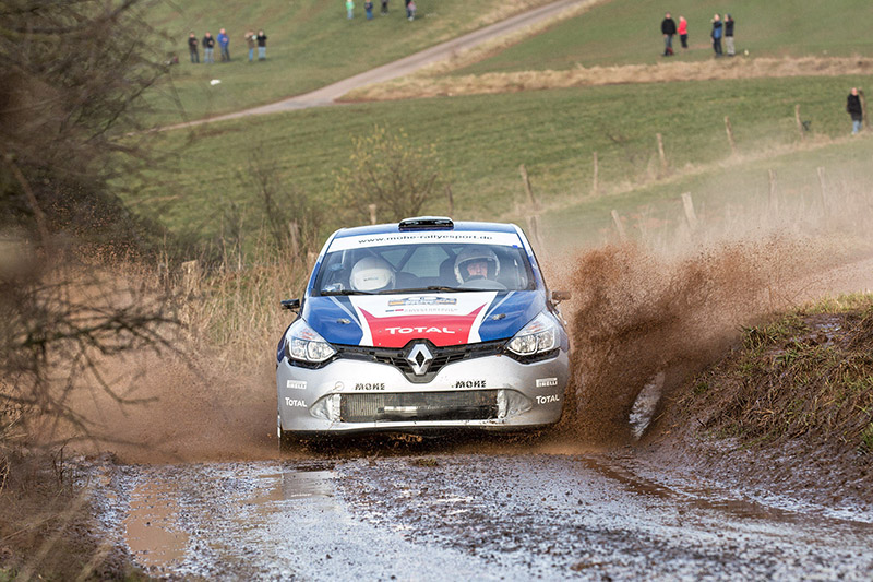 Carsten Mohe/Alexander Hirsch eröffnen Jagd auf neuen DRM-Titel für zweiradgetriebene Rallye-Autos Carsten Mohe/Alexander Hirsch eröffnen Jagd auf neuen DRM-Titel für zweiradgetriebene Rallye-Autos