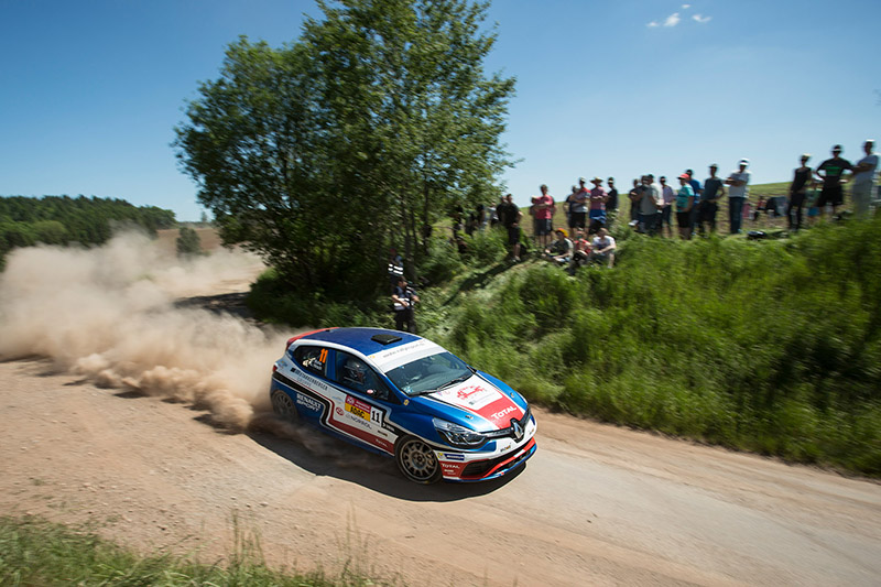 ADAC Rallye Stemweder Berg: Renault Clio R3T-Pilot Carsten Mohe will seine Führung in beiden Championaten ausbauen   