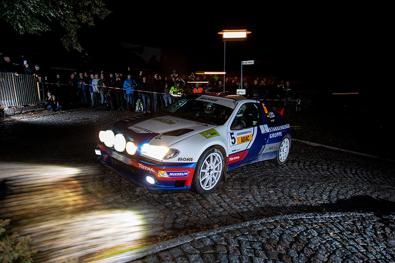 Auf mit Gebrüll: Carsten Mohe freut sich auf weitere Rallye-Saison mit dem spektakulären Renault Mégane Maxi Auf mit Gebrüll: Carsten Mohe freut sich auf weitere Rallye-Saison mit dem spektakulären Renault Mégane Maxi