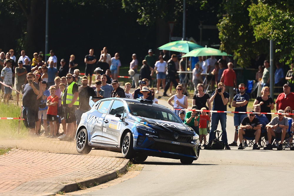 Renault Clio Rally3-Pilot Mohe trumpft bei der Rallye Stemweder Berg gegen starke Konkurrenz als schnellster RC3-Fahrer auf Renault Clio Rally3-Pilot Mohe trumpft bei der Rallye Stemweder Berg gegen starke Konkurrenz als schnellster RC3-Fahrer auf